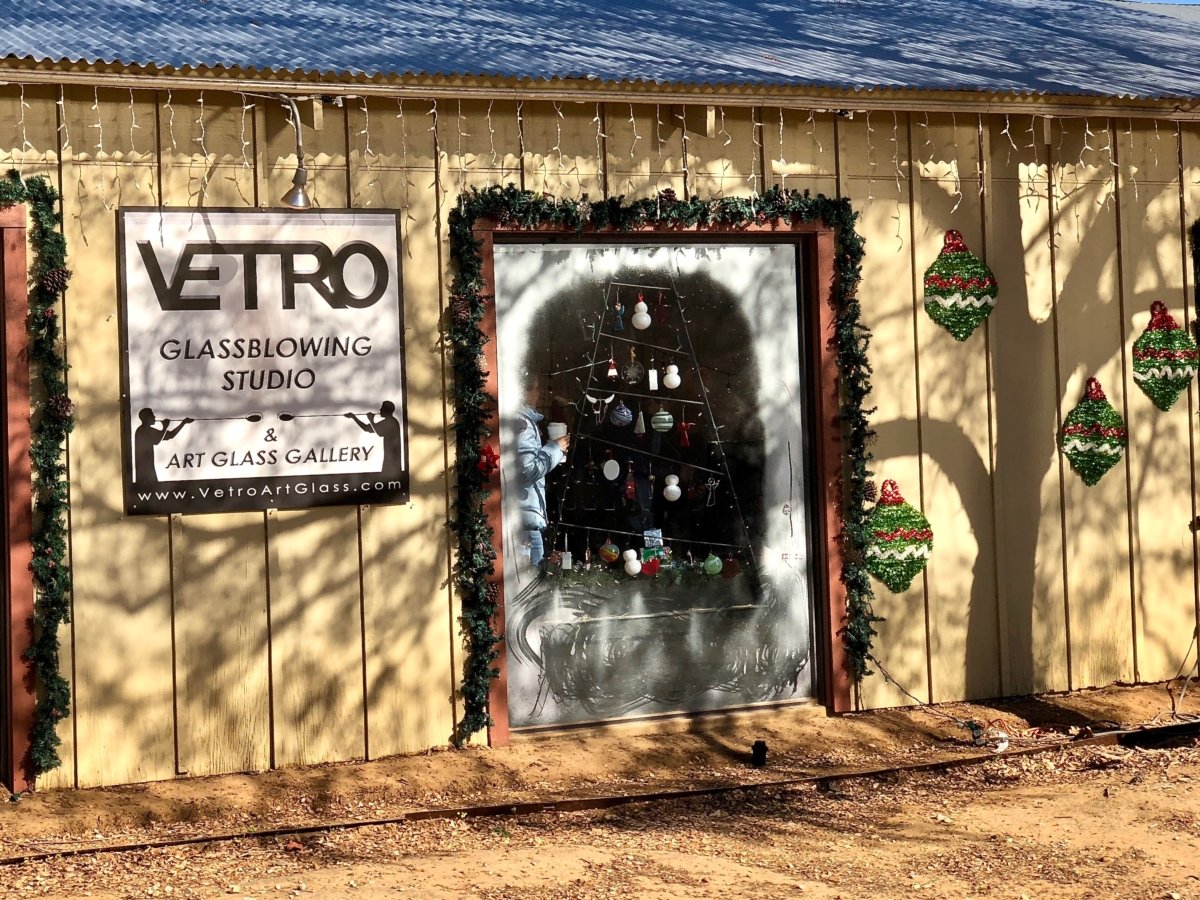 Learn the art of glass-blowing at Vetro in Grapevine