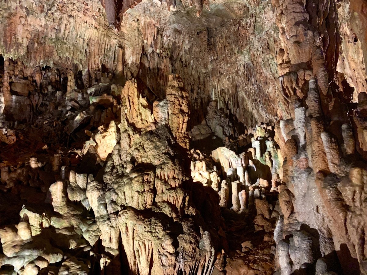 Grand Caverns Formations