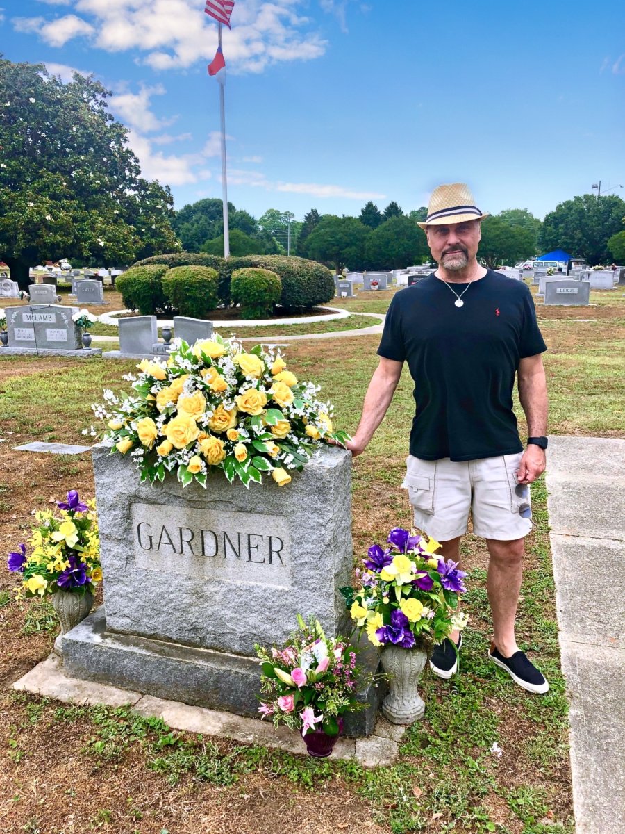 Jim Swilley at Ava Gardner grave