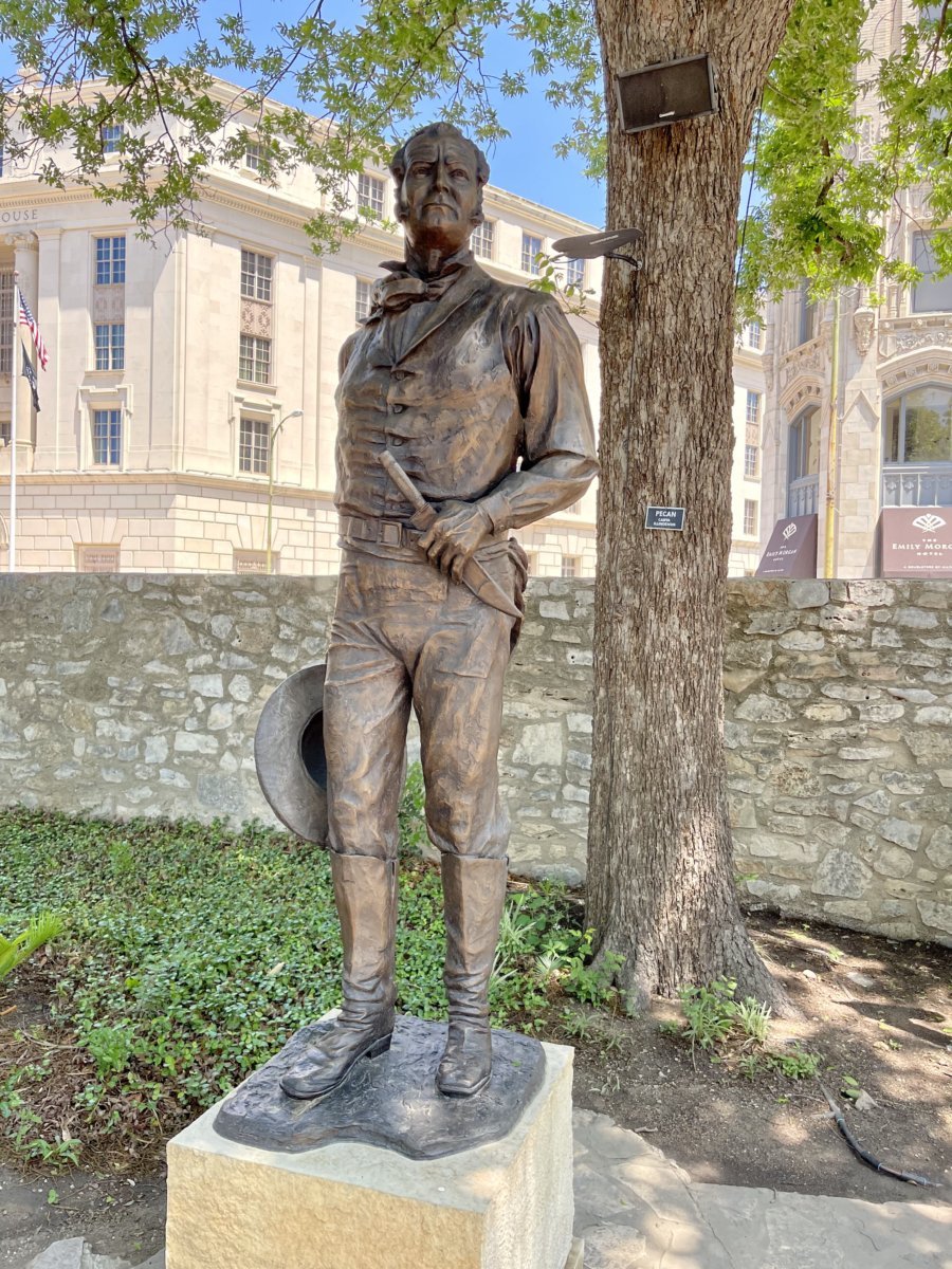 Alamo James Bowie statue