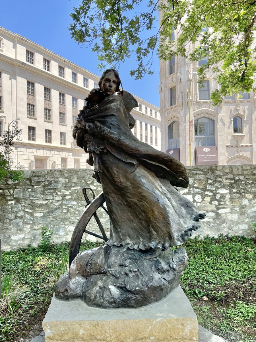 Alamo Susannah & Angelina Dickinson statue