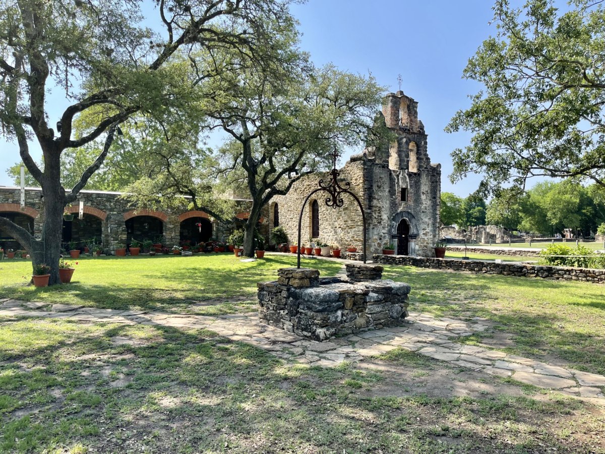Tour the Alamo & San Antonio Missions NHP 24