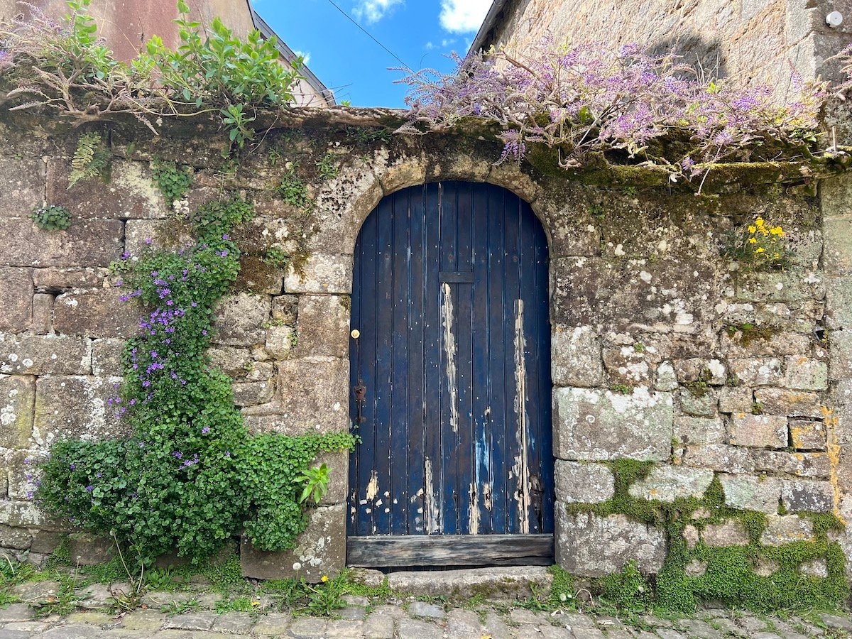 Locronan blue doorway