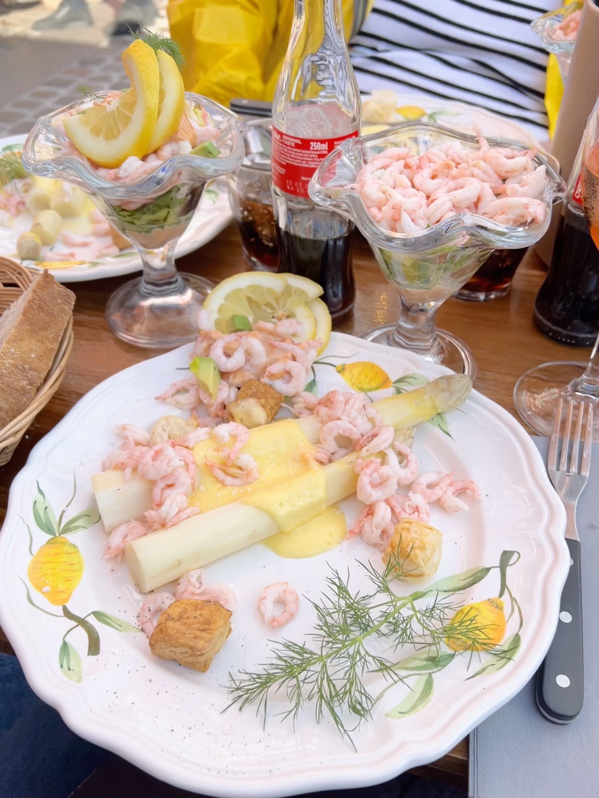 shrimp cocktails and white asparagus