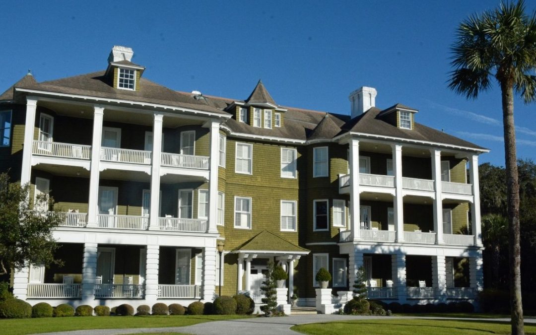 15 Historic Inns and Lodges With Stories to Tell